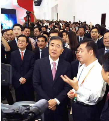 國務院副總理第四屆京交會視察海康威視展位